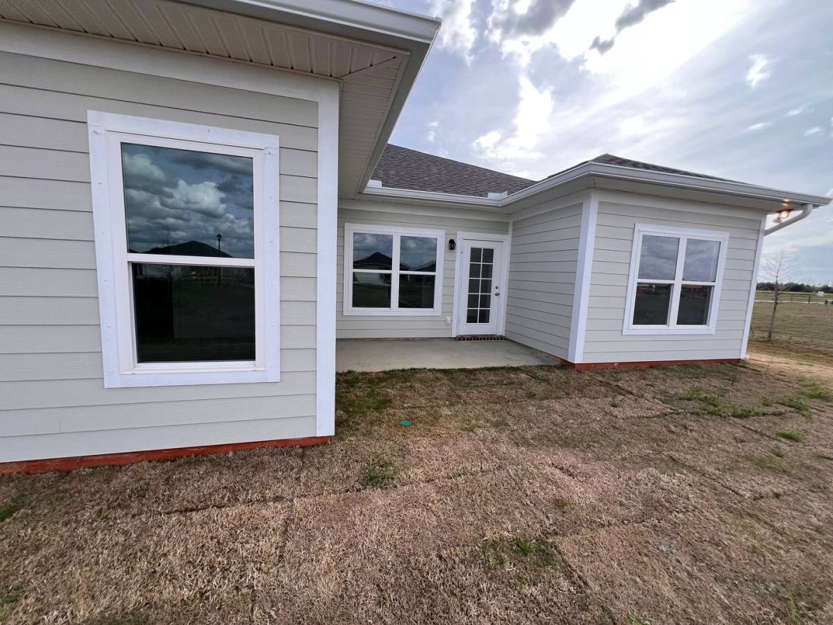 House for rent at 19617 Amberley Rd, Robertsdale, AL 36567