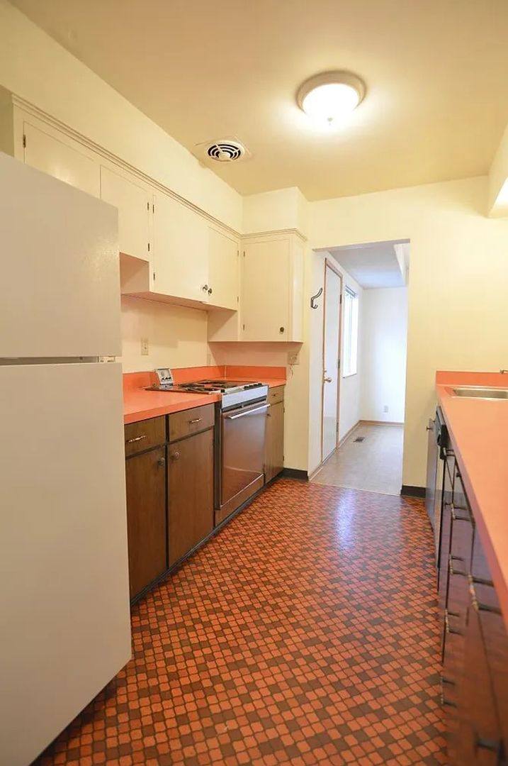Apartment for rent at 3848 - 3850 SW Marigold St, Portland, OR 97219
