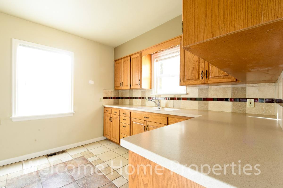 House for rent at 24 SE 4th St, College Place, WA 99324