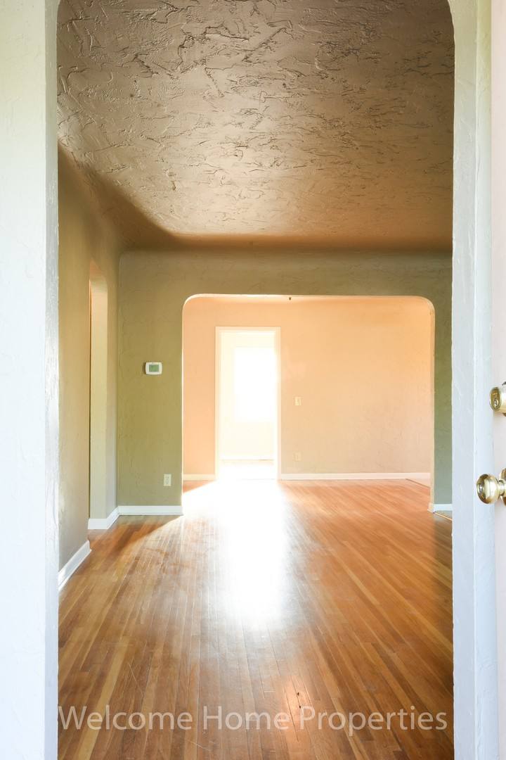 House for rent at 24 SE 4th St, College Place, WA 99324