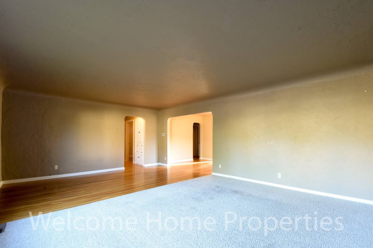 House for rent at 24 SE 4th St, College Place, WA 99324