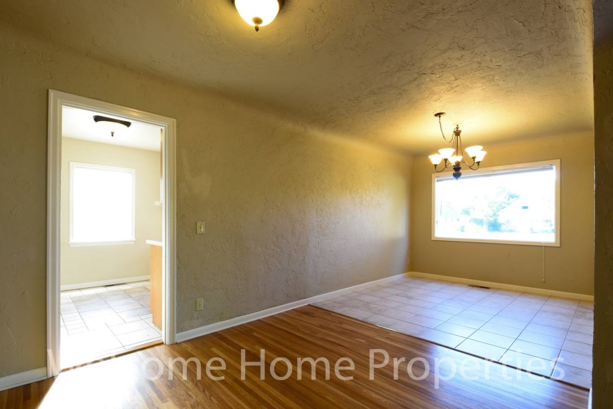 House for rent at 24 SE 4th St, College Place, WA 99324