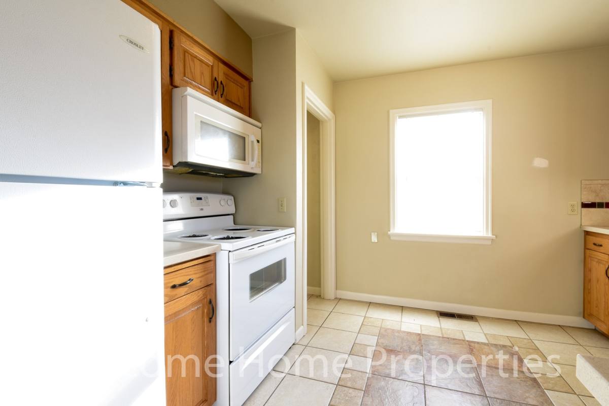 House for rent at 24 SE 4th St, College Place, WA 99324