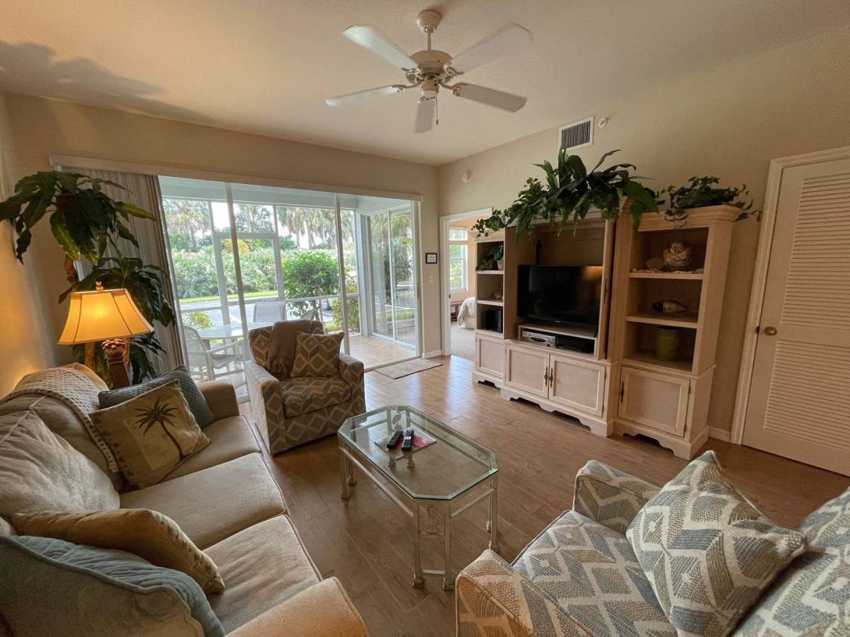Apartment for rent at 519 Roma Court, Naples, FL 34110