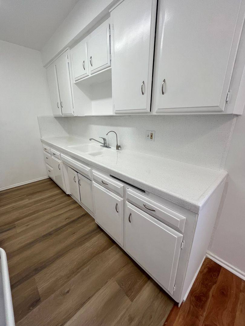 Apartment for rent at 524 E Cedar Ave, Burbank, CA 91501