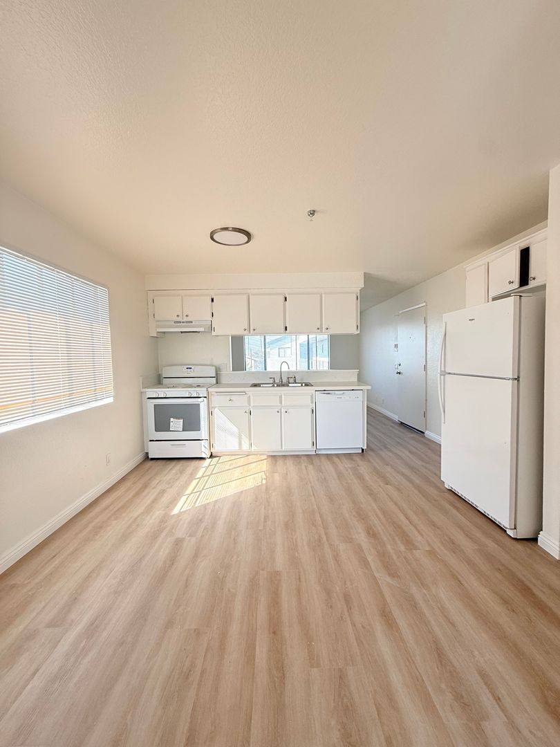 Apartment for rent at 12516 Cranbrook Ave, Hawthorne, CA 90250