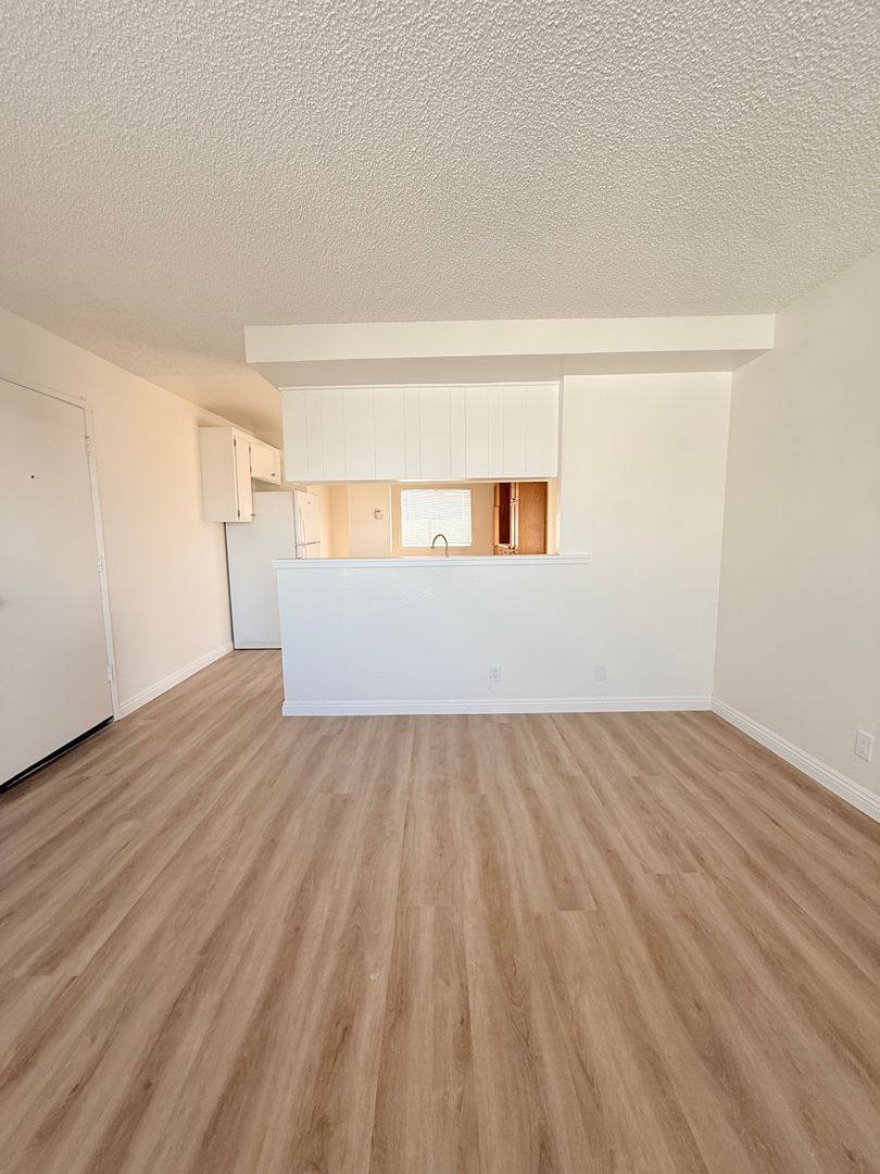 Apartment for rent at 12516 Cranbrook Ave, Hawthorne, CA 90250