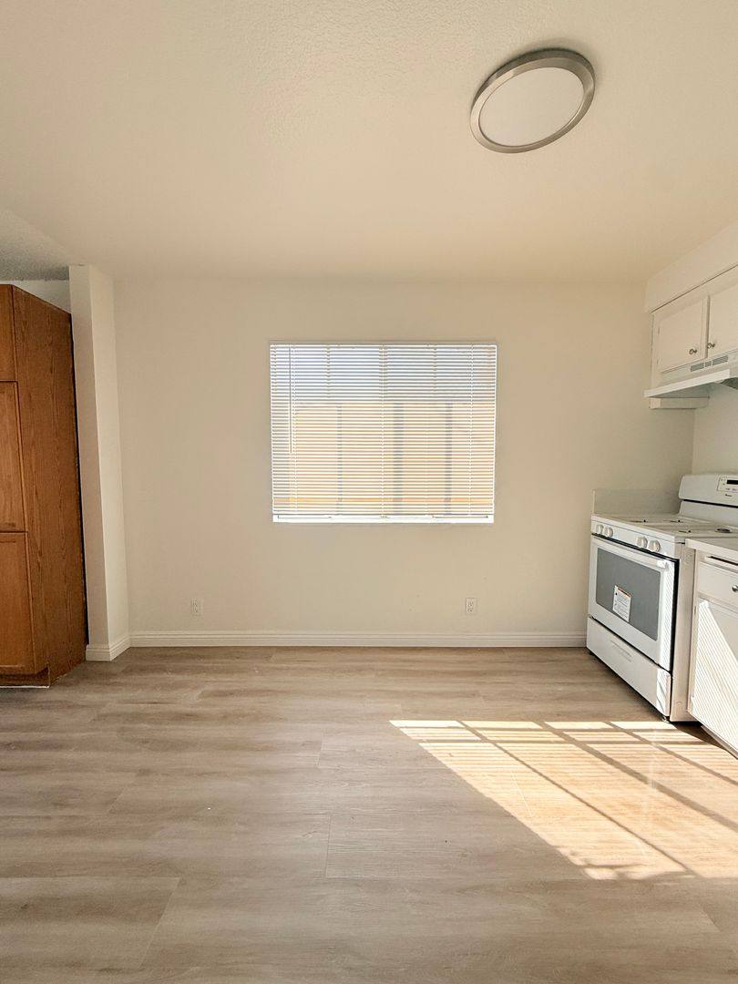 Apartment for rent at 12516 Cranbrook Ave, Hawthorne, CA 90250