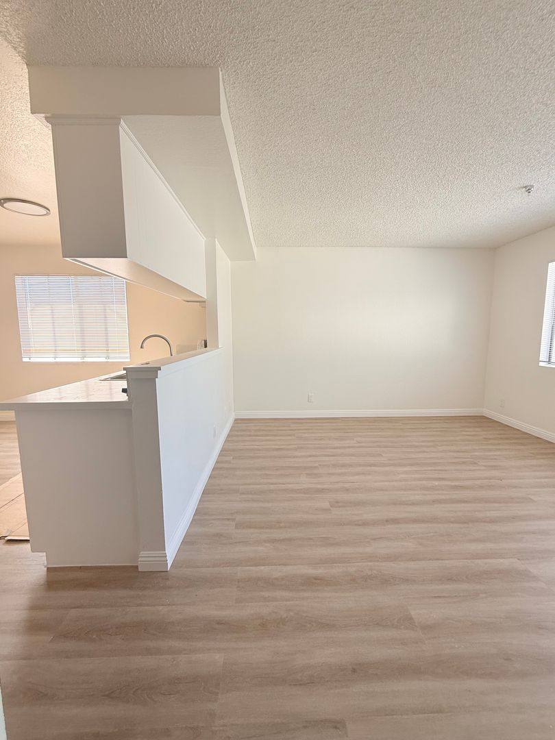 Apartment for rent at 12516 Cranbrook Ave, Hawthorne, CA 90250