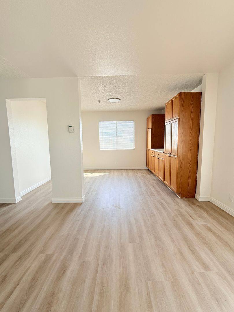 Apartment for rent at 12516 Cranbrook Ave, Hawthorne, CA 90250