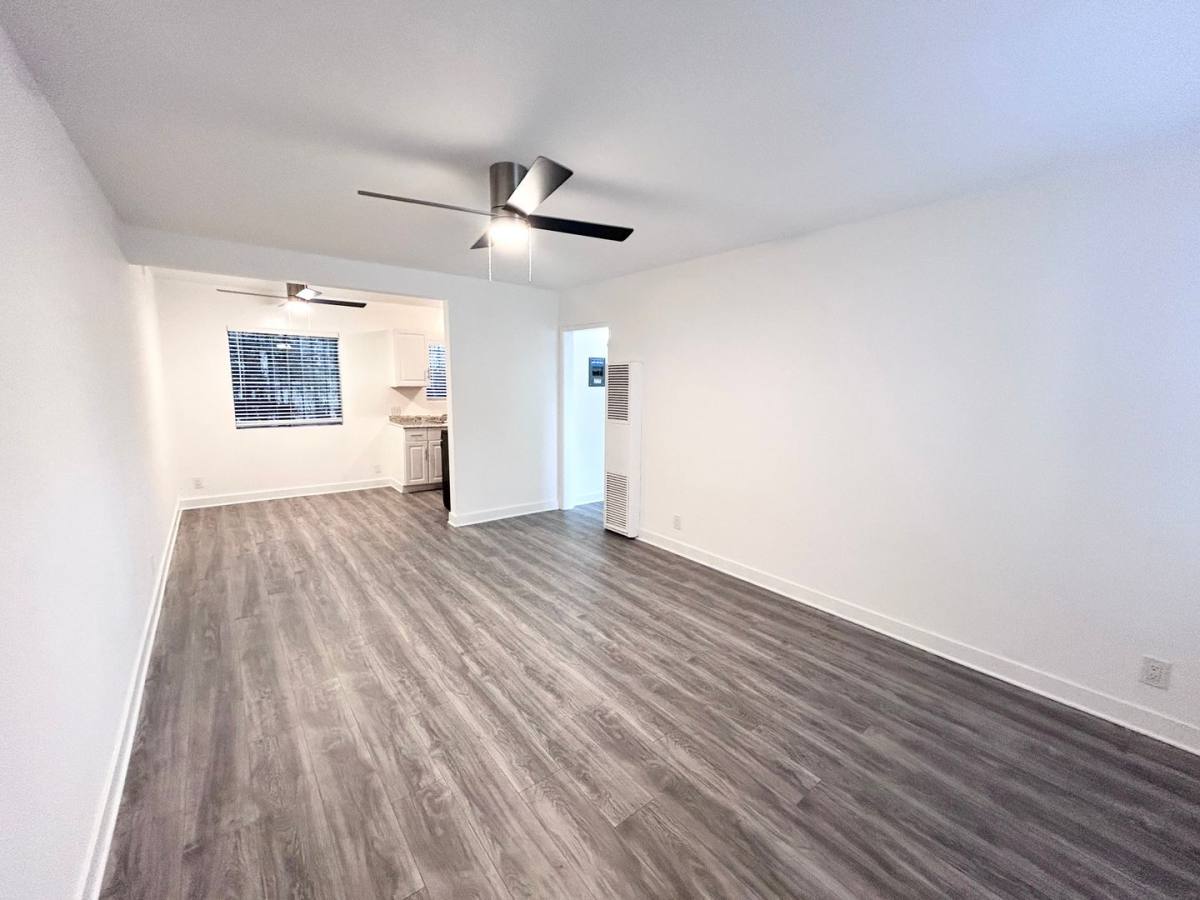Apartment for rent at 1220 S Manhattan Place, Los Angeles, CA 90019