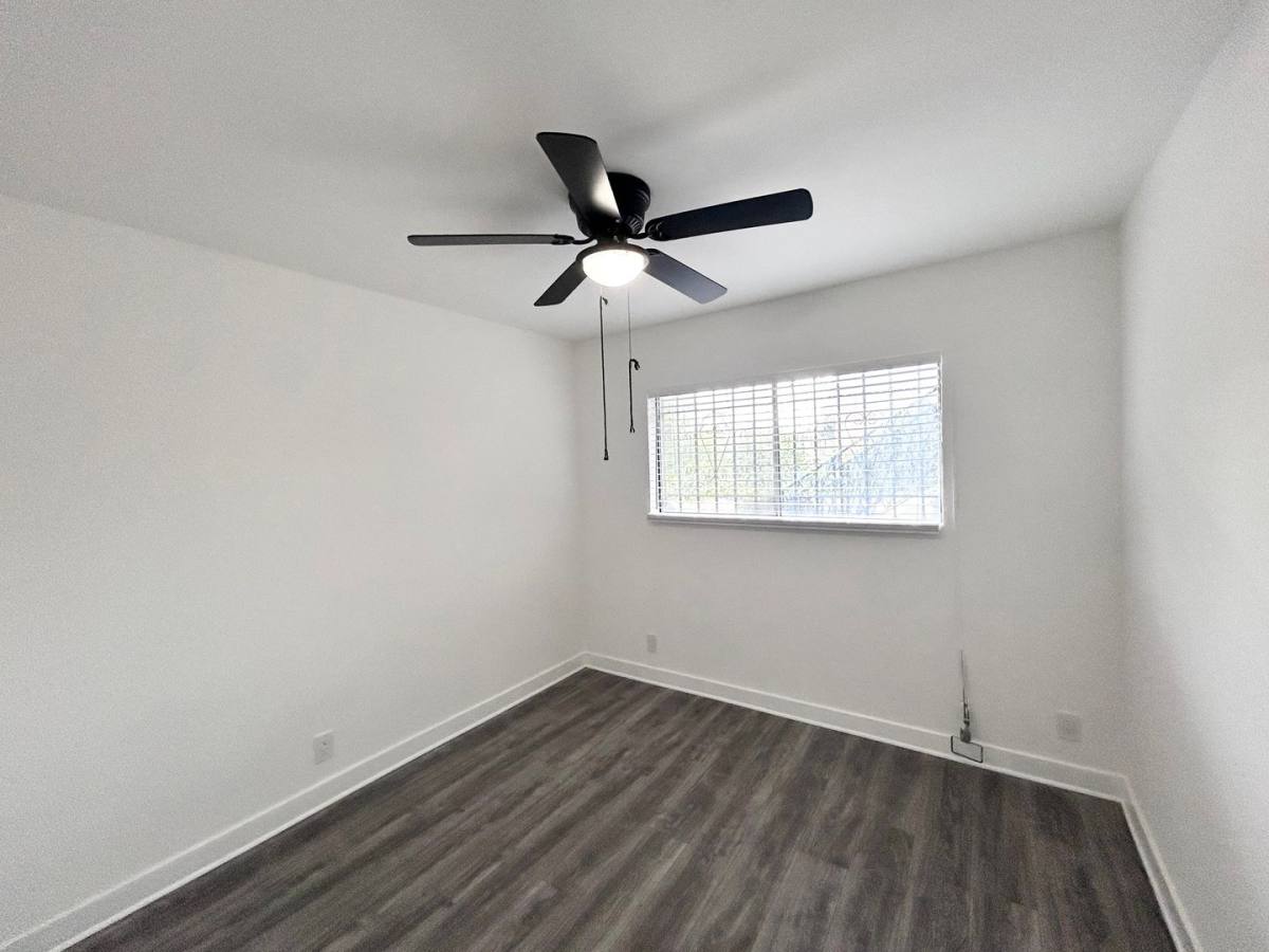 Apartment for rent at 1220 S Manhattan Place, Los Angeles, CA 90019