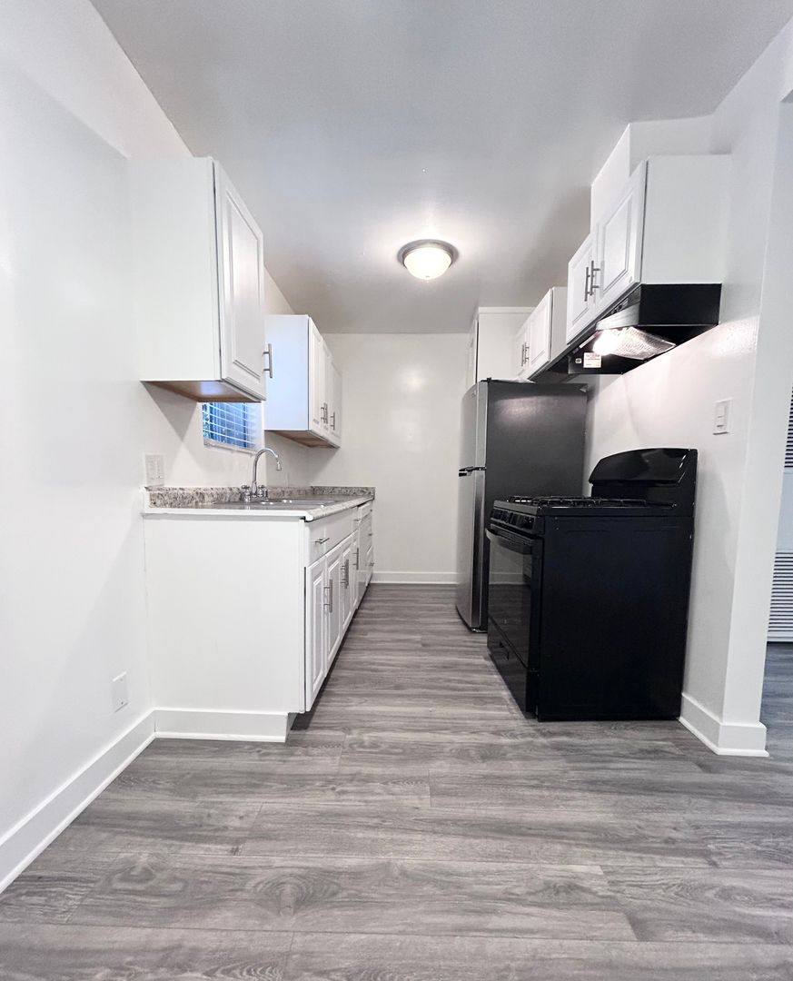 Apartment for rent at 1220 S Manhattan Place, Los Angeles, CA 90019