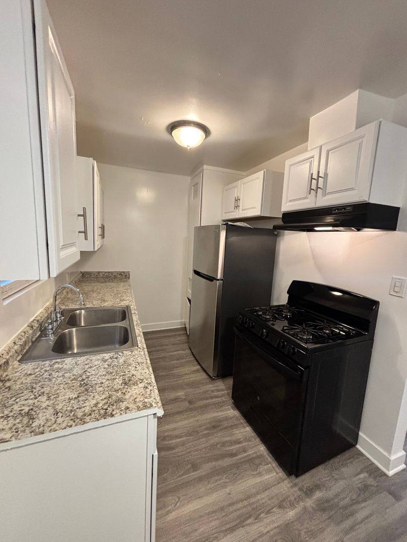 Apartment for rent at 1220 S Manhattan Place, Los Angeles, CA 90019