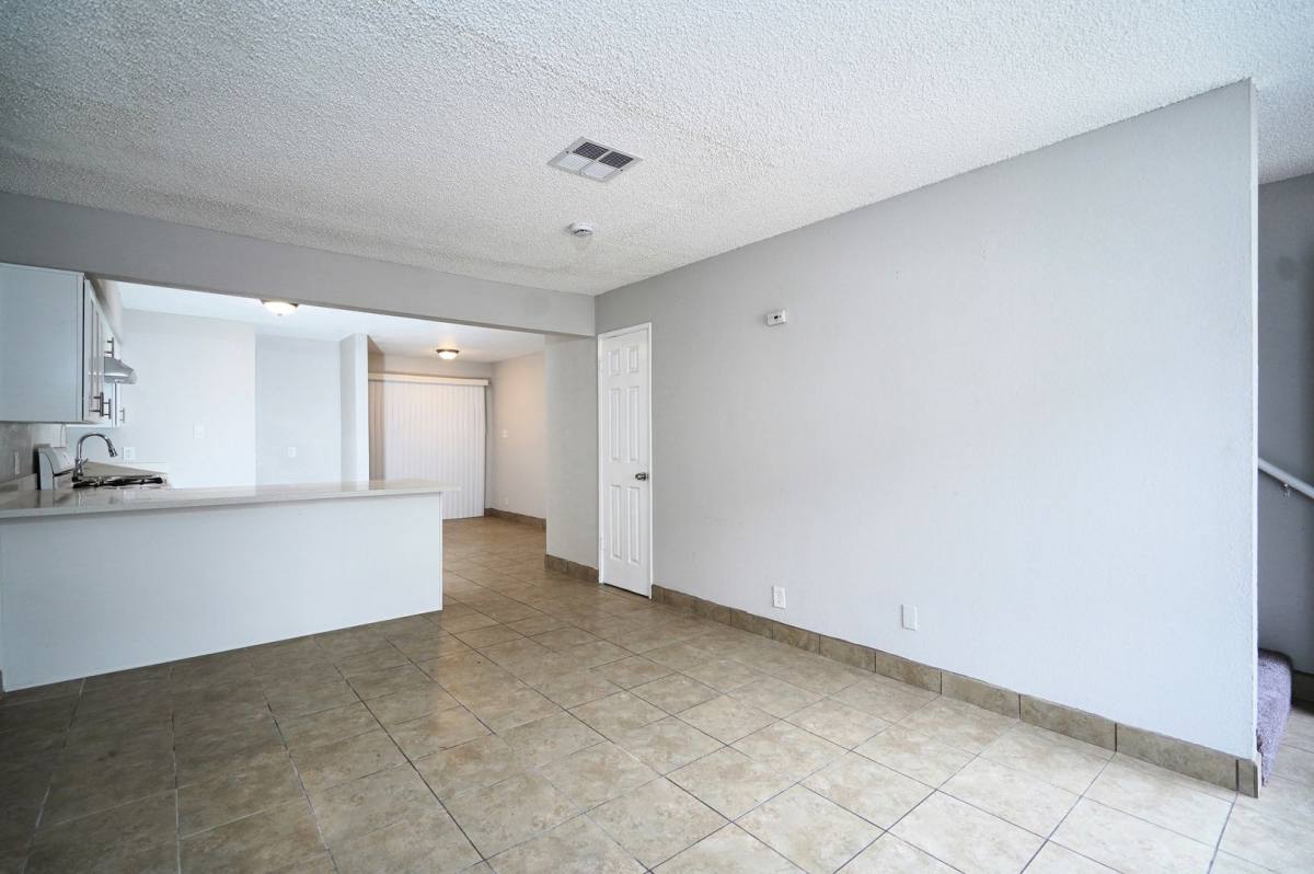 Apartment for rent at 461-587 River Rd, Corona, CA 92878