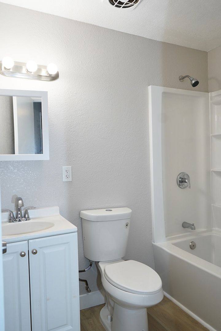 Apartment for rent at 461-587 River Rd, Corona, CA 92878