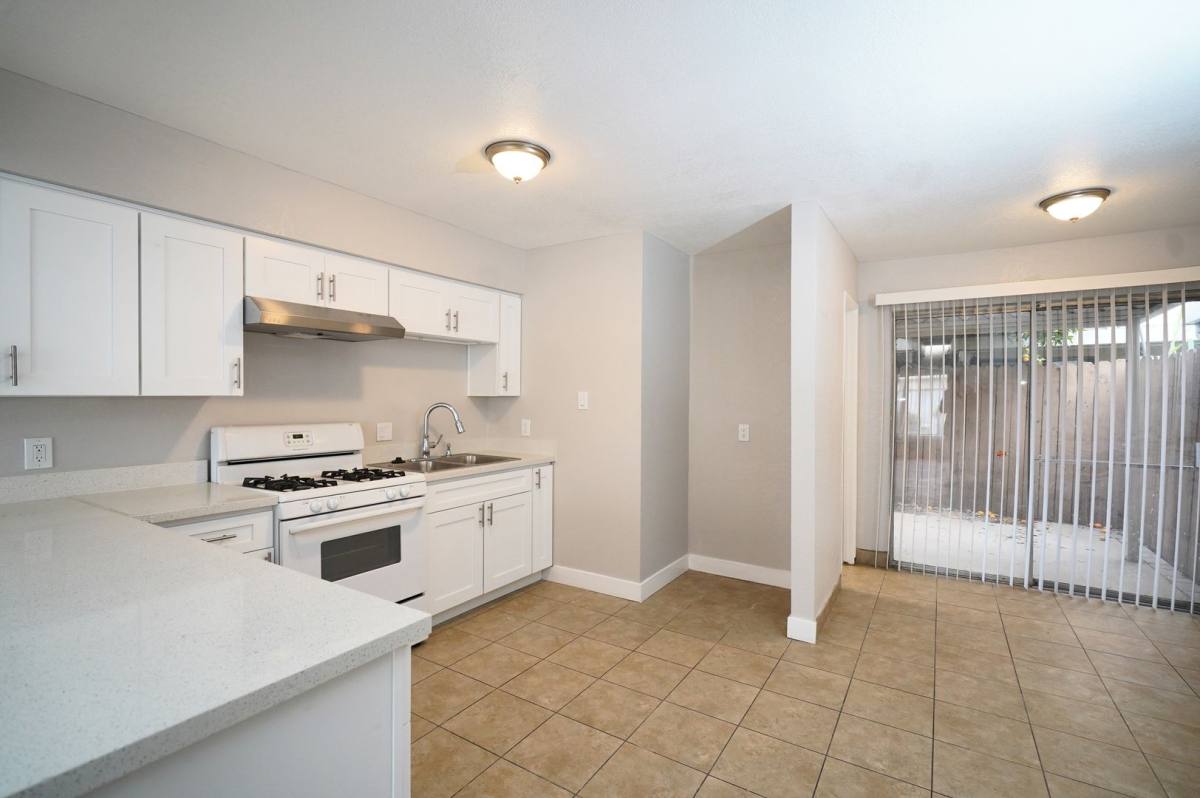 Apartment for rent at 461-587 River Rd, Corona, CA 92878