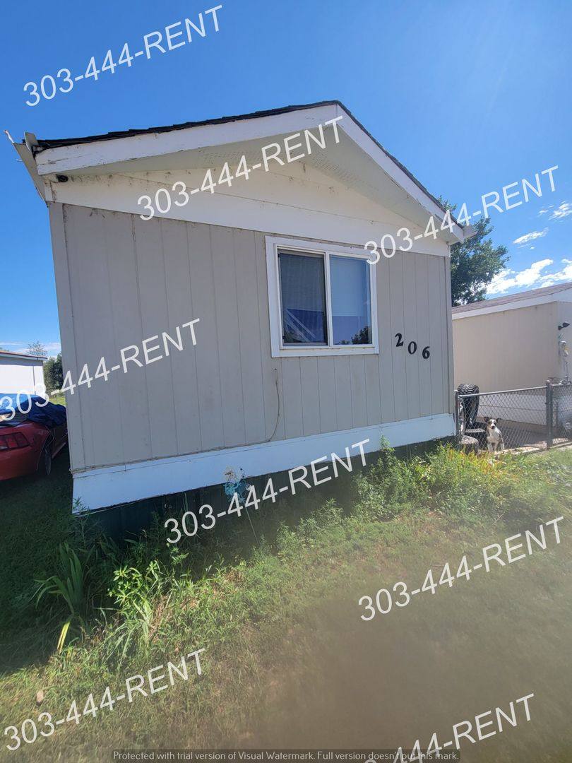 House for rent at 206 Crest Dr, Log Lane Village, CO 80705
