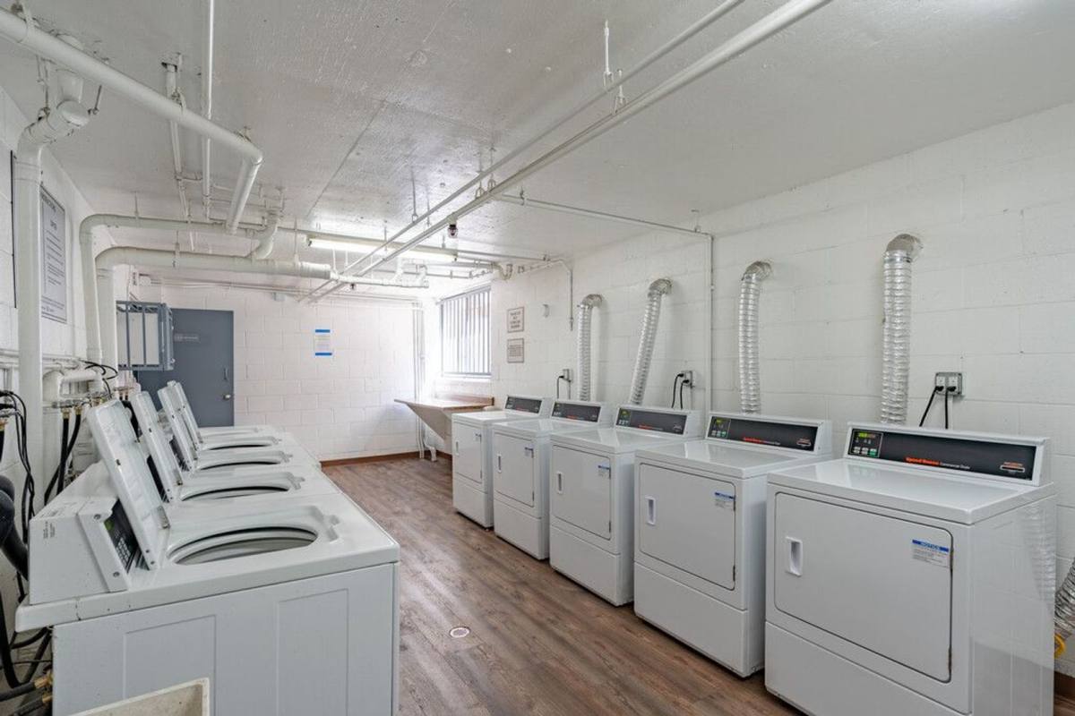 Apartment for rent at 3848 Mentone Ave, Culver City, CA 90232