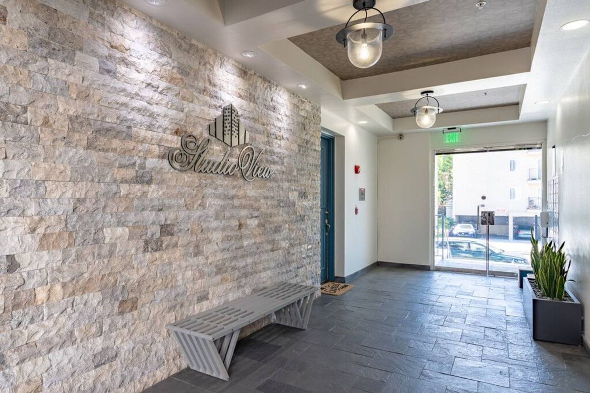 Apartment for rent at 3848 Mentone Ave, Culver City, CA 90232