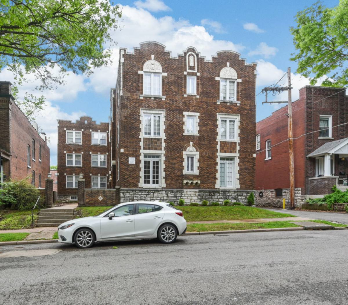 Apartment for rent at 4256-58 Botanical, Saint Louis, MO 63110
