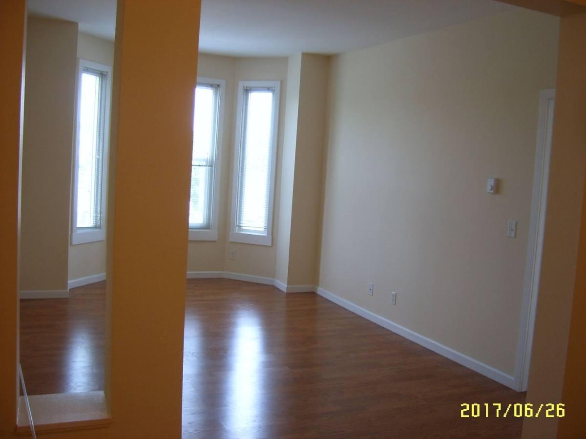 Apartment for rent at 815 E Denny Way, Seattle, WA 98122