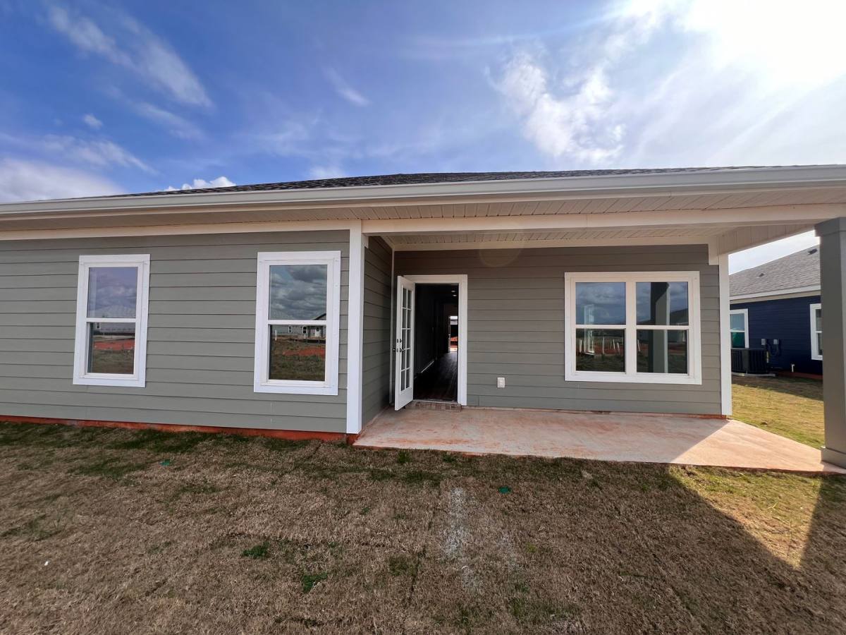 House for rent at 19641 Amberley Rd, Robertsdale, AL 36567