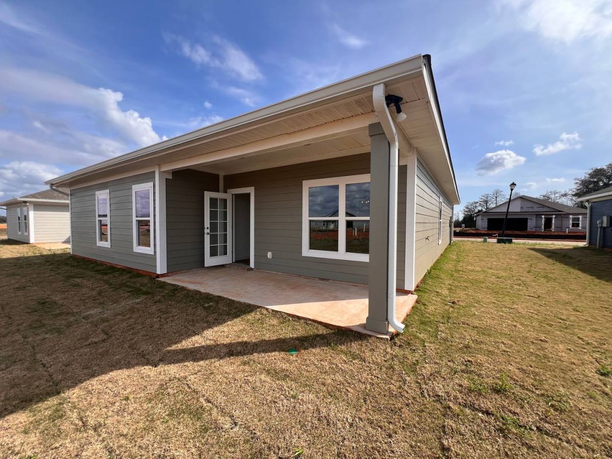 House for rent at 19641 Amberley Rd, Robertsdale, AL 36567