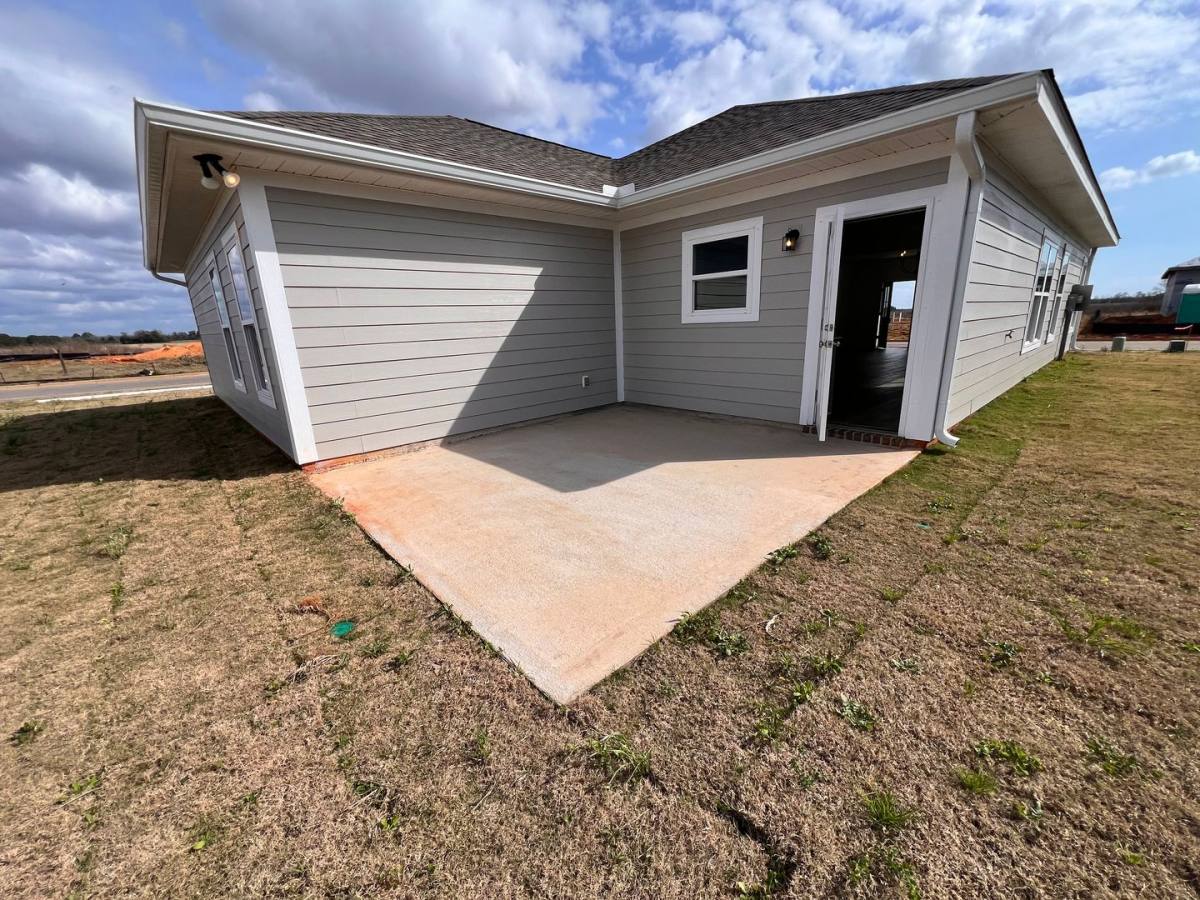House for rent at 19651 Amberley Rd, Robertsdale, AL 36567