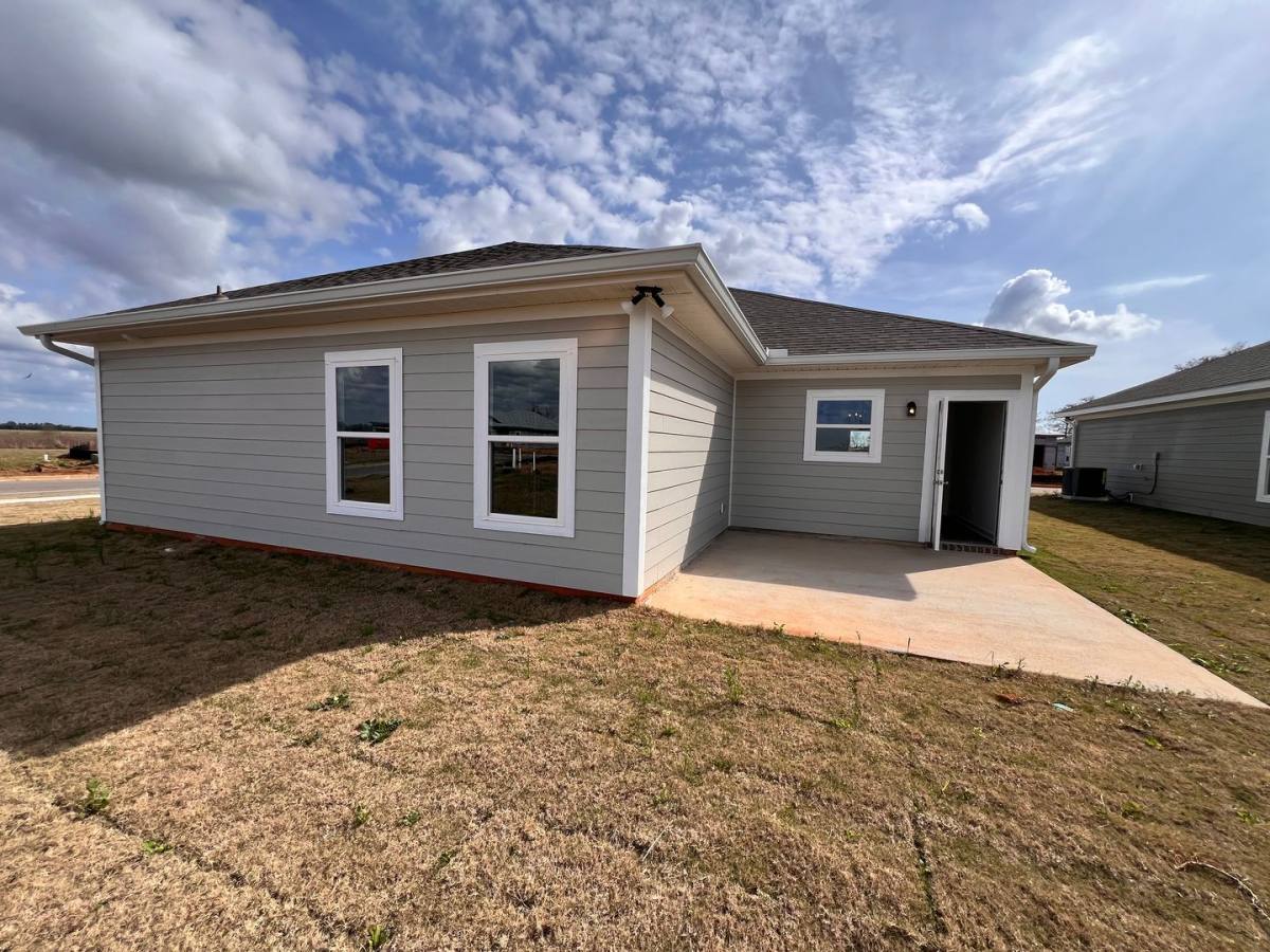 House for rent at 19651 Amberley Rd, Robertsdale, AL 36567