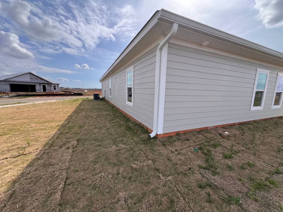 House for rent at 19651 Amberley Rd, Robertsdale, AL 36567