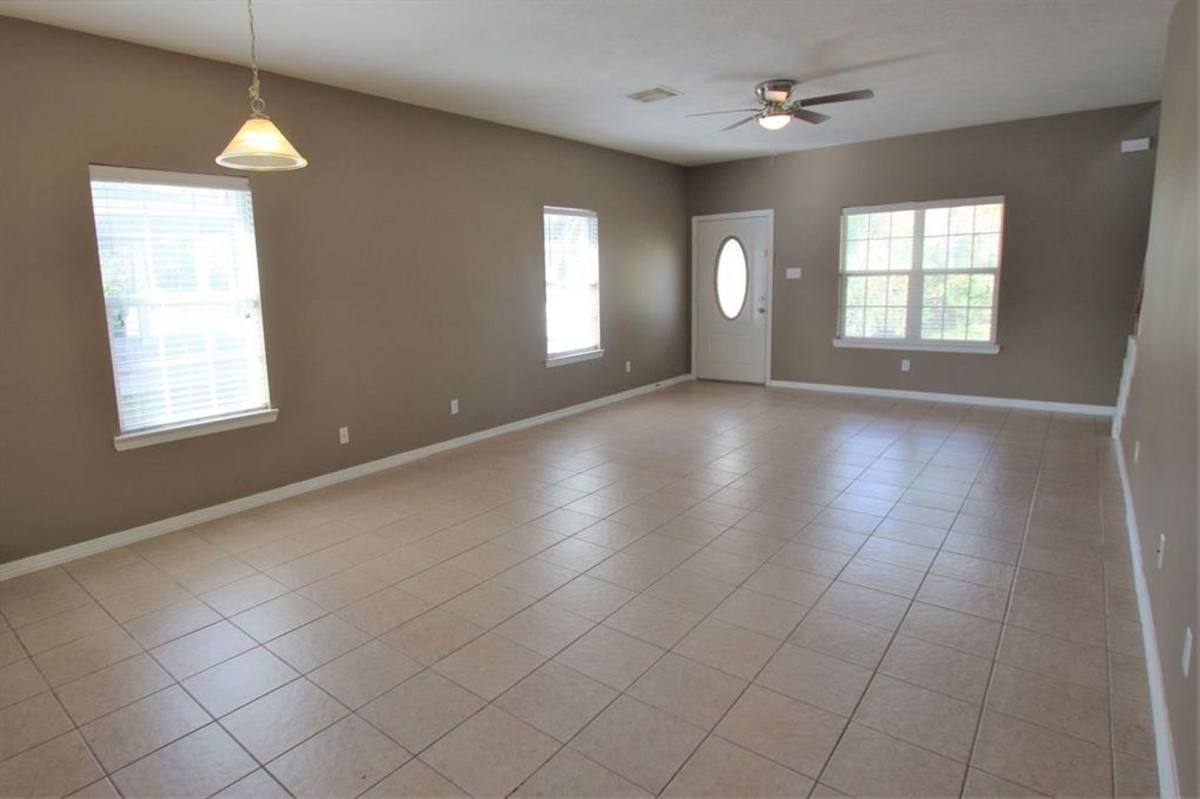 House for rent at 194 Davis St, Humble, TX 77338