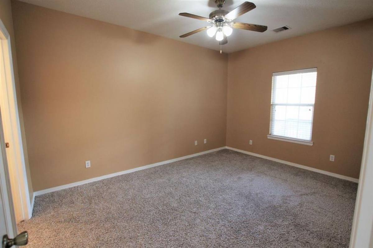 House for rent at 194 Davis St, Humble, TX 77338