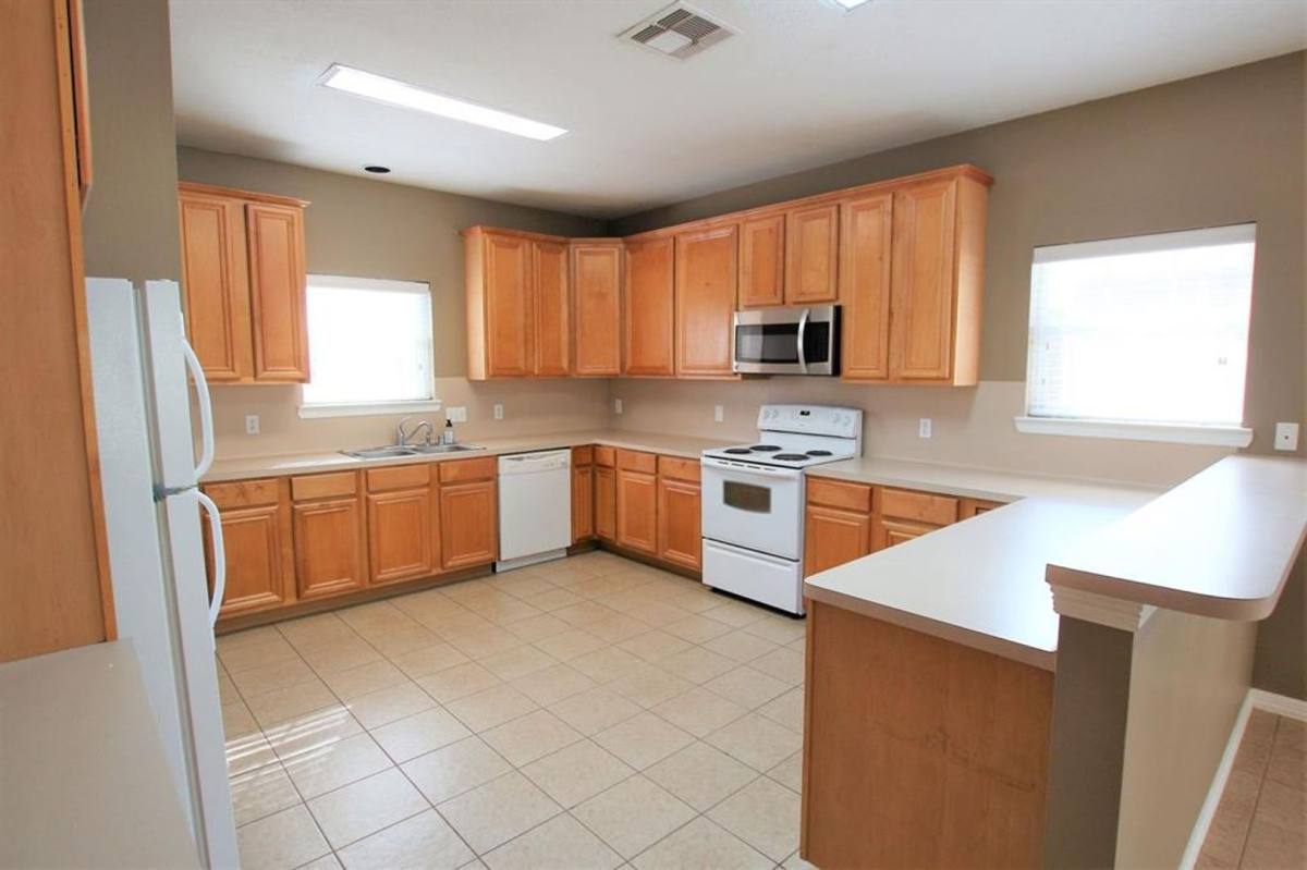 House for rent at 194 Davis St, Humble, TX 77338