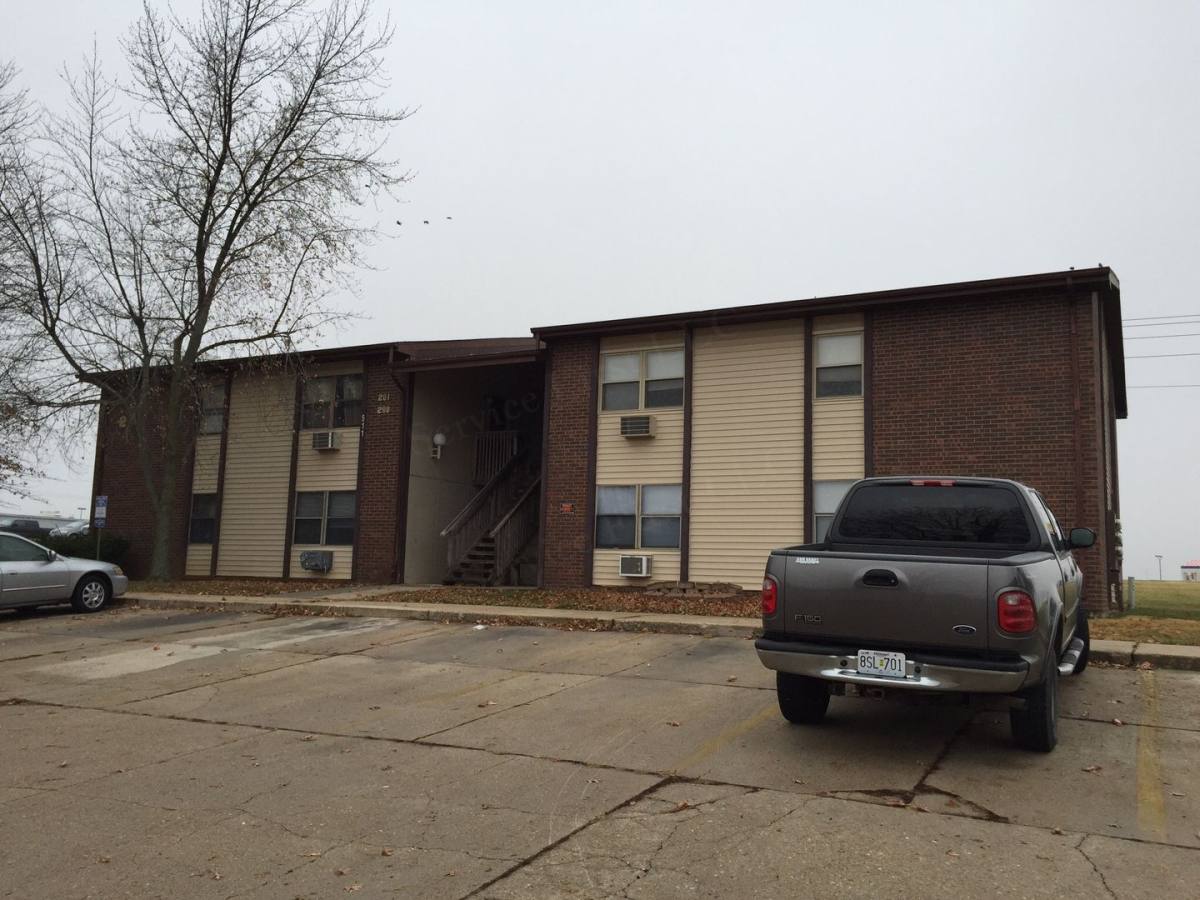 Apartment for rent at 511 Church St, Marshfield, MO 65706