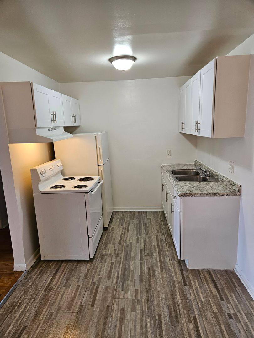 Apartment for rent at 800 Montie Rd, Lincoln Park, MI 48146