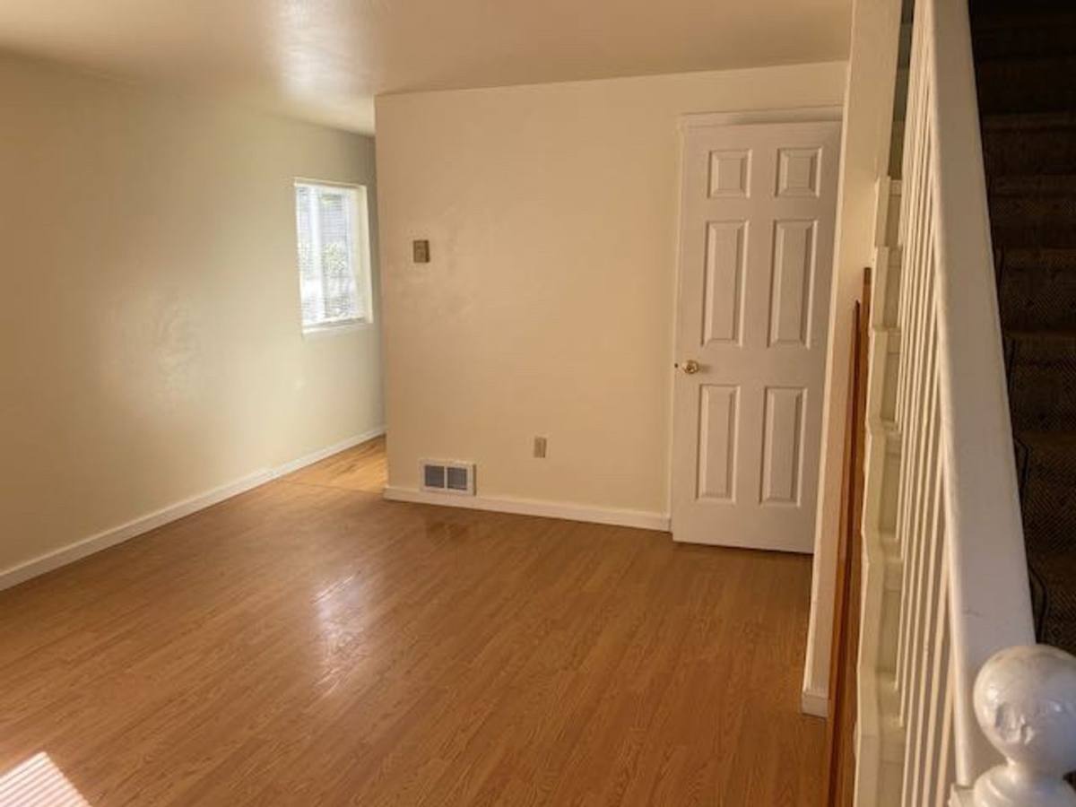Apartment for rent at 752 SE 4th St, Toledo, OR 97391