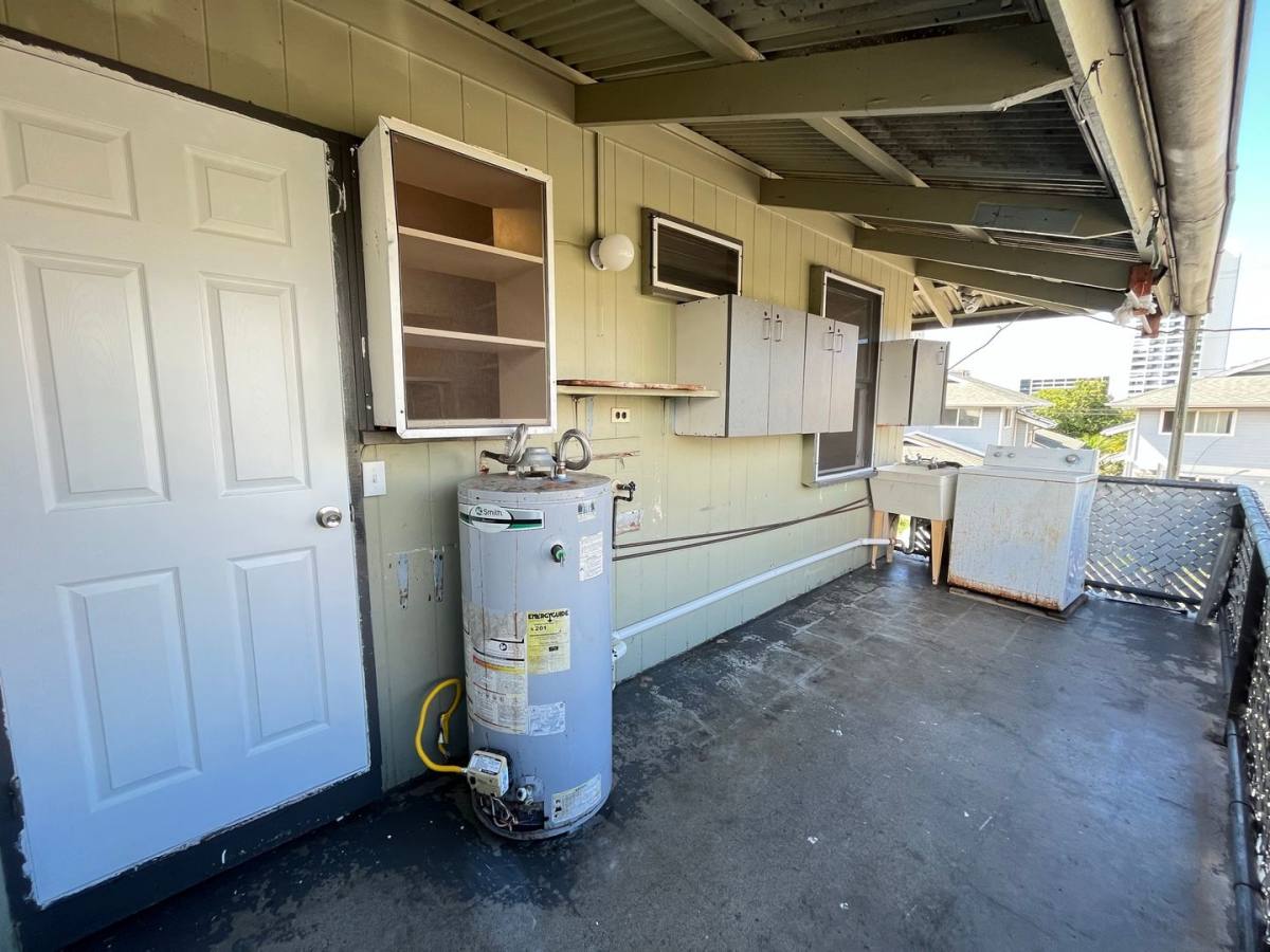 Apartment for rent at 266 N School St, Honolulu, HI 96817