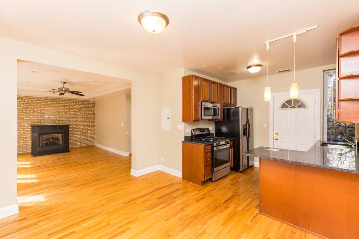 Apartment for rent at 1638-46 W Greenleaf Ave, Chicago, IL 60626