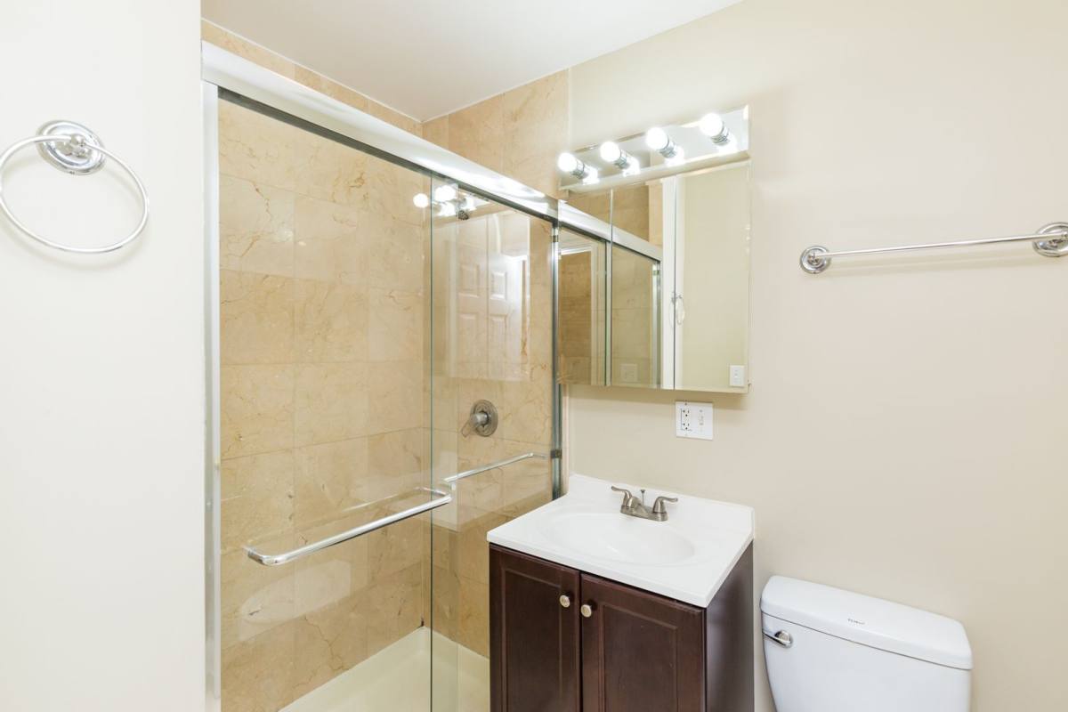 Apartment for rent at 1638-46 W Greenleaf Ave, Chicago, IL 60626