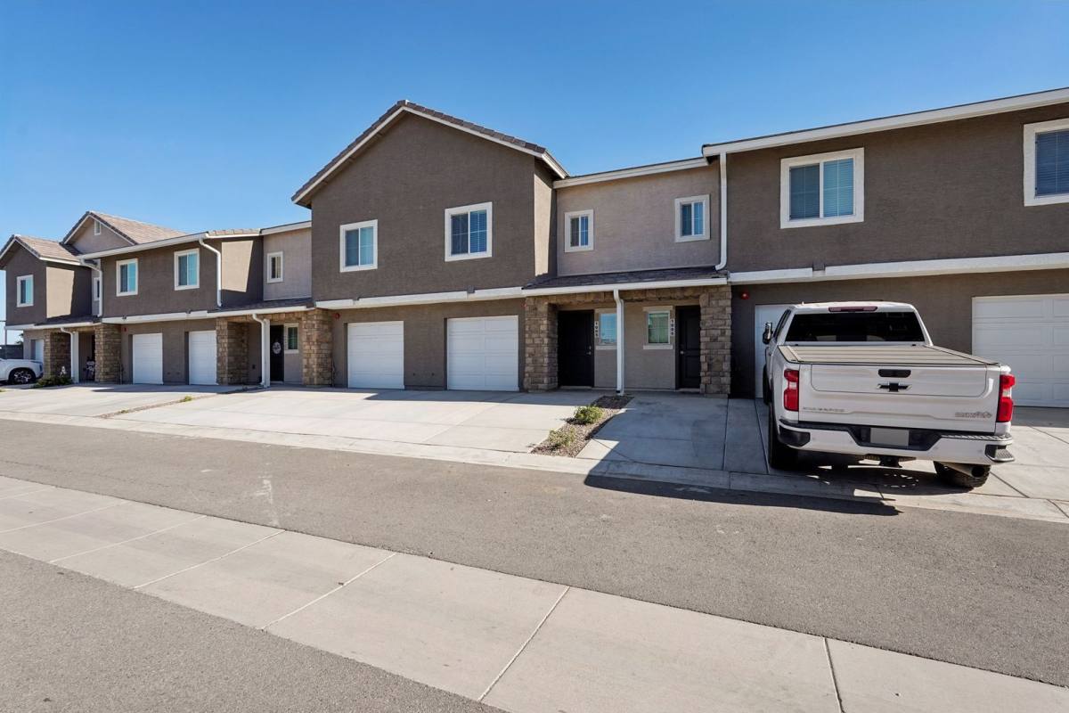 Townhouse for rent at 12570 N Cotton Lane, Surprise, AZ 85388