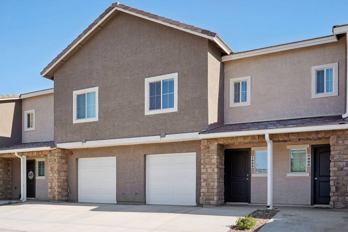 Townhouse for rent at 12570 N Cotton Lane, Surprise, AZ 85388