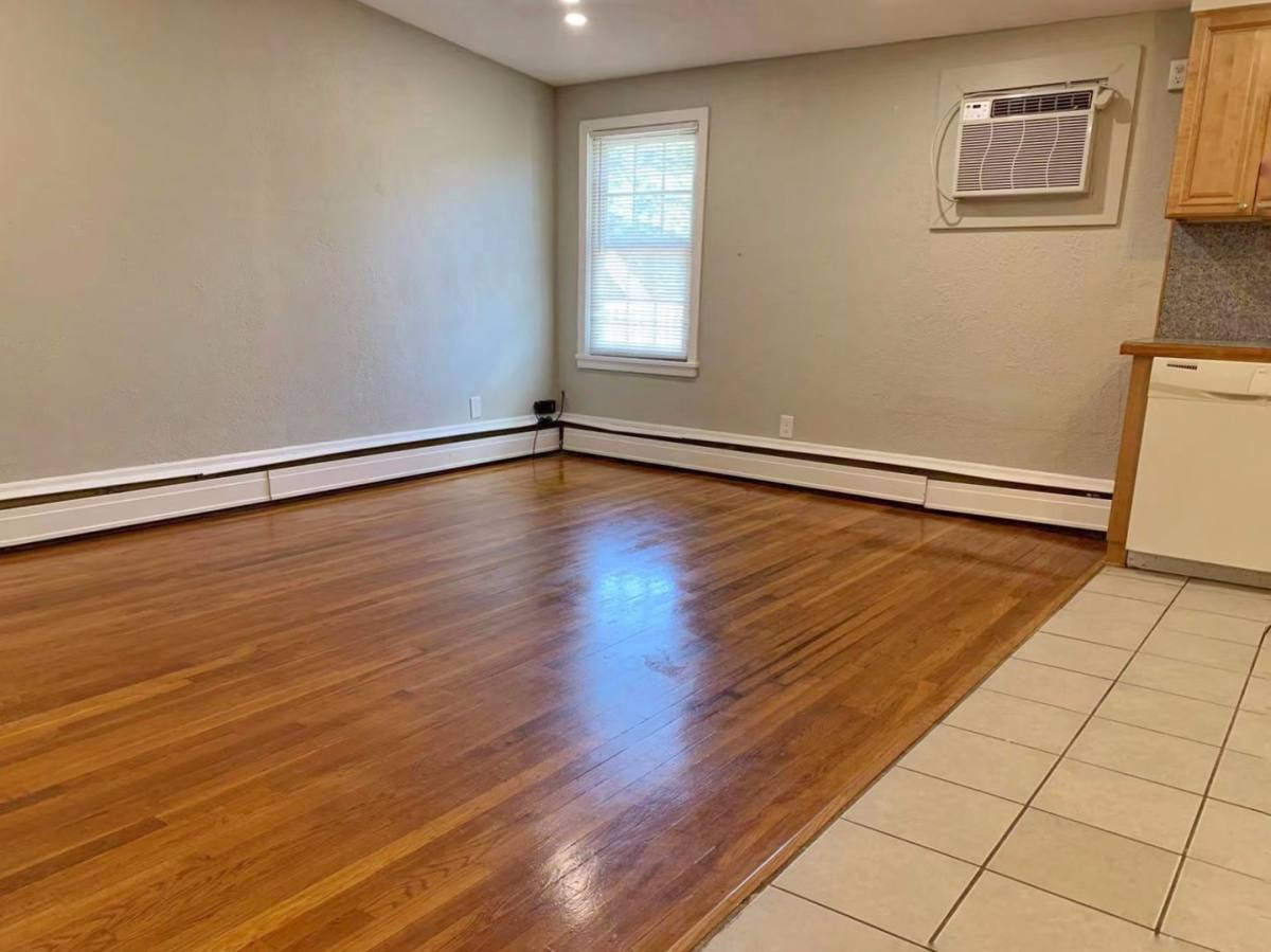 Apartment for rent at 31 Smith St, Marblehead, MA 01945