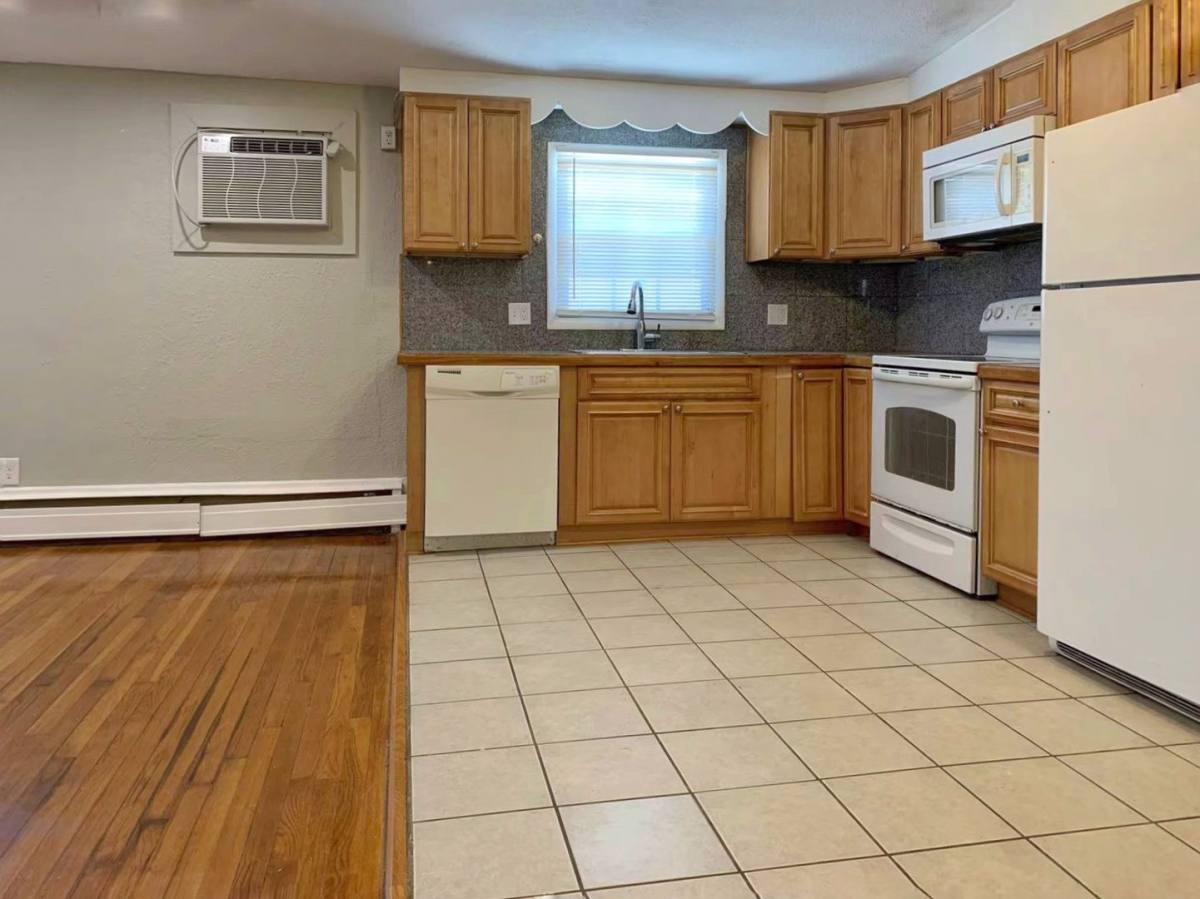 Apartment for rent at 31 Smith St, Marblehead, MA 01945
