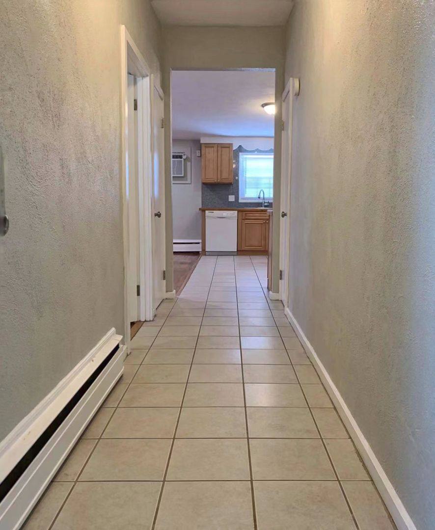 Apartment for rent at 31 Smith St, Marblehead, MA 01945