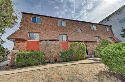 Apartment for rent at 34 Lincoln Ave #6, Iowa City, IA 52245