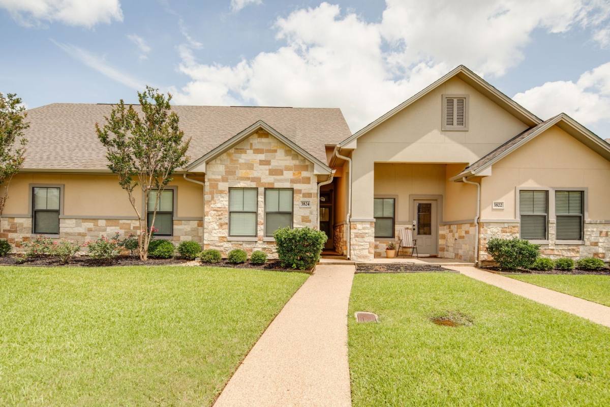 Townhouse for rent at 3824 Blackhawk Lane, College Station, TX 77845