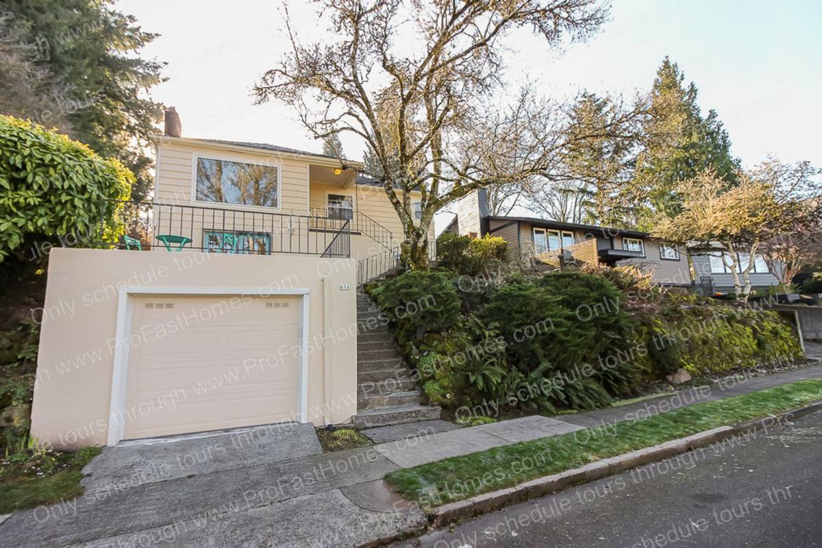 House for rent at 616 SW Moss St, Portland, OR 97219