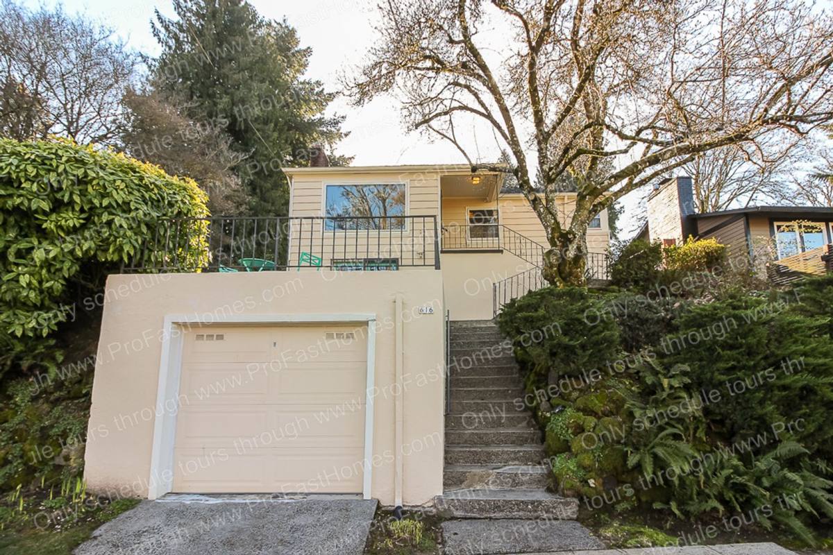 House for rent at 616 SW Moss St, Portland, OR 97219