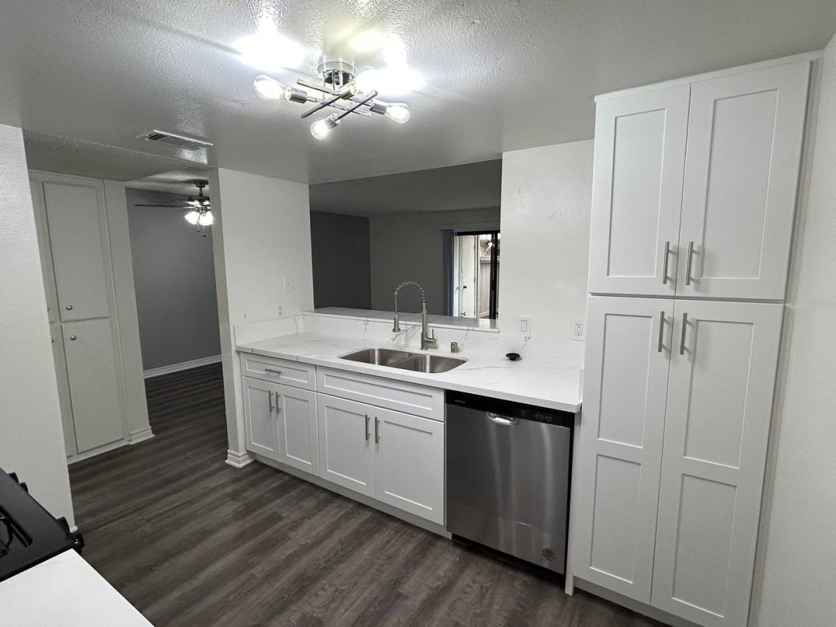 Apartment for rent at 7500 Crescent Ave, Buena Park, CA 90620